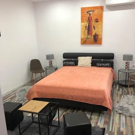 Zizi Maganszallashely Apartment